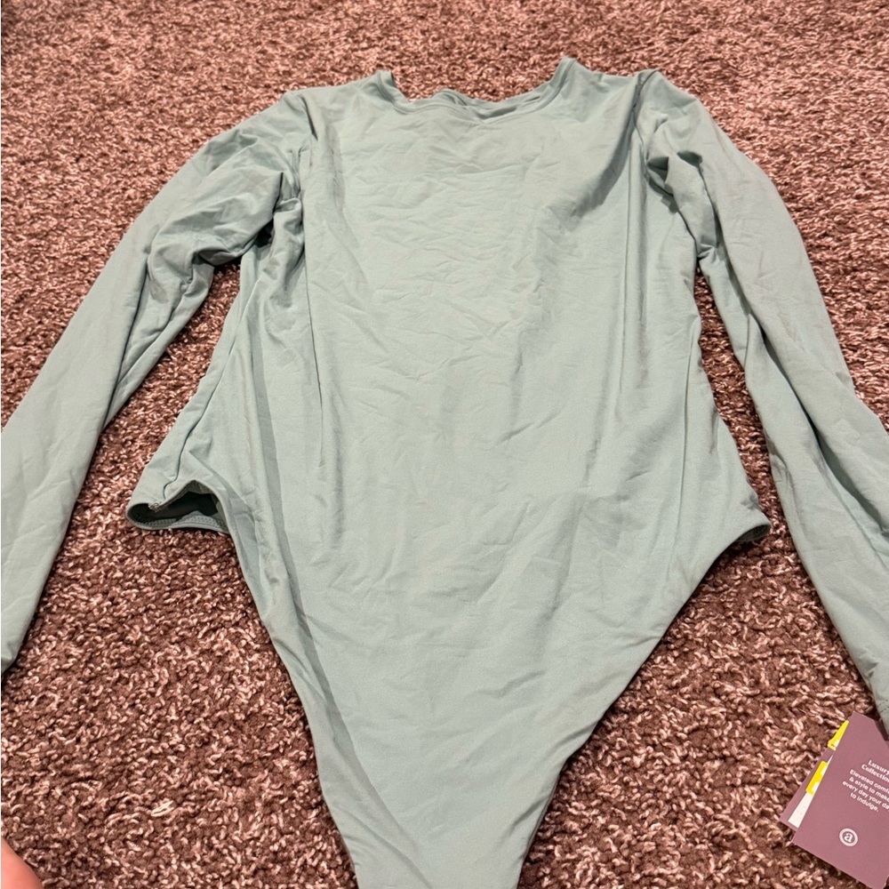 🍌Soft green Auden body suit
